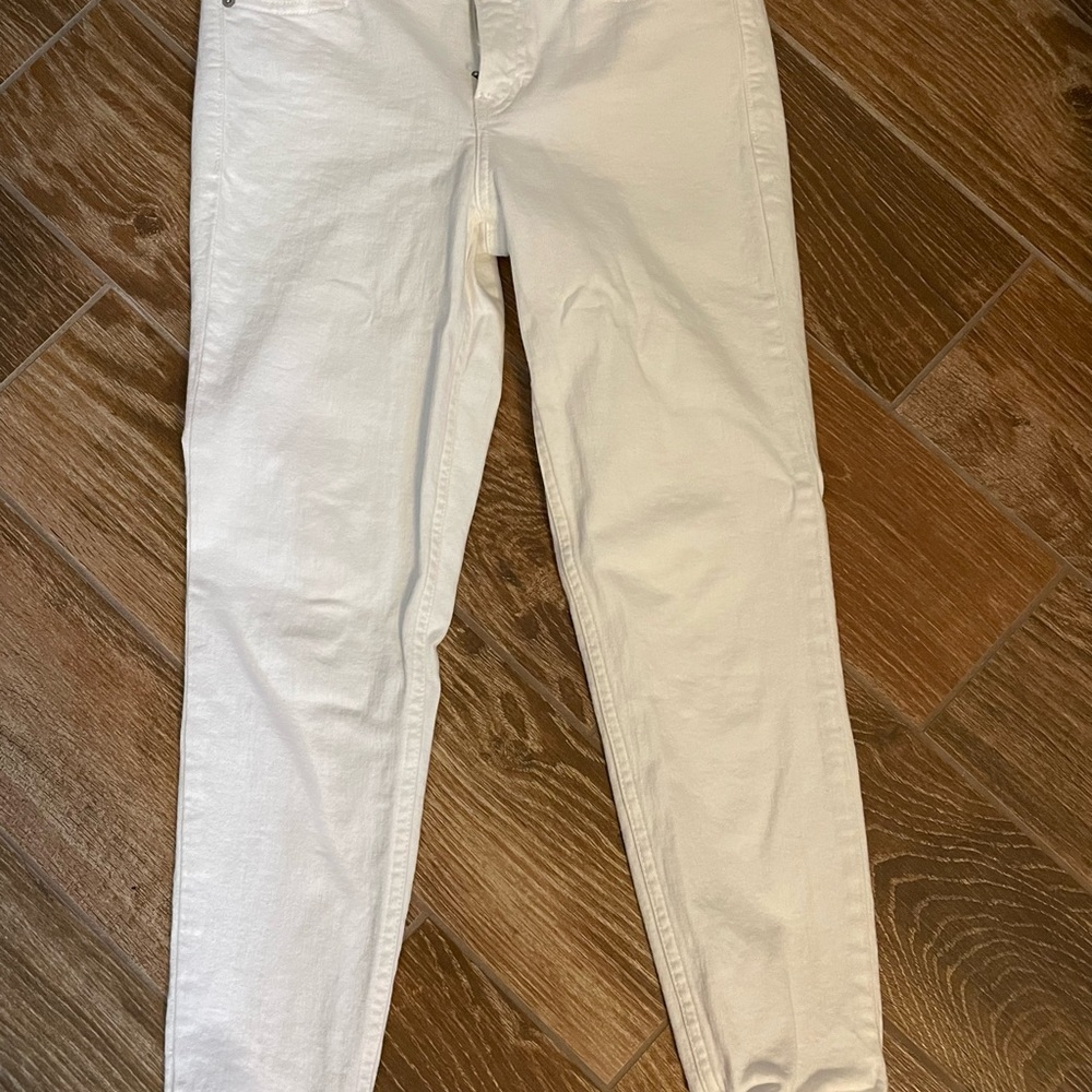 Calvin Klein while capri jeans NWOT